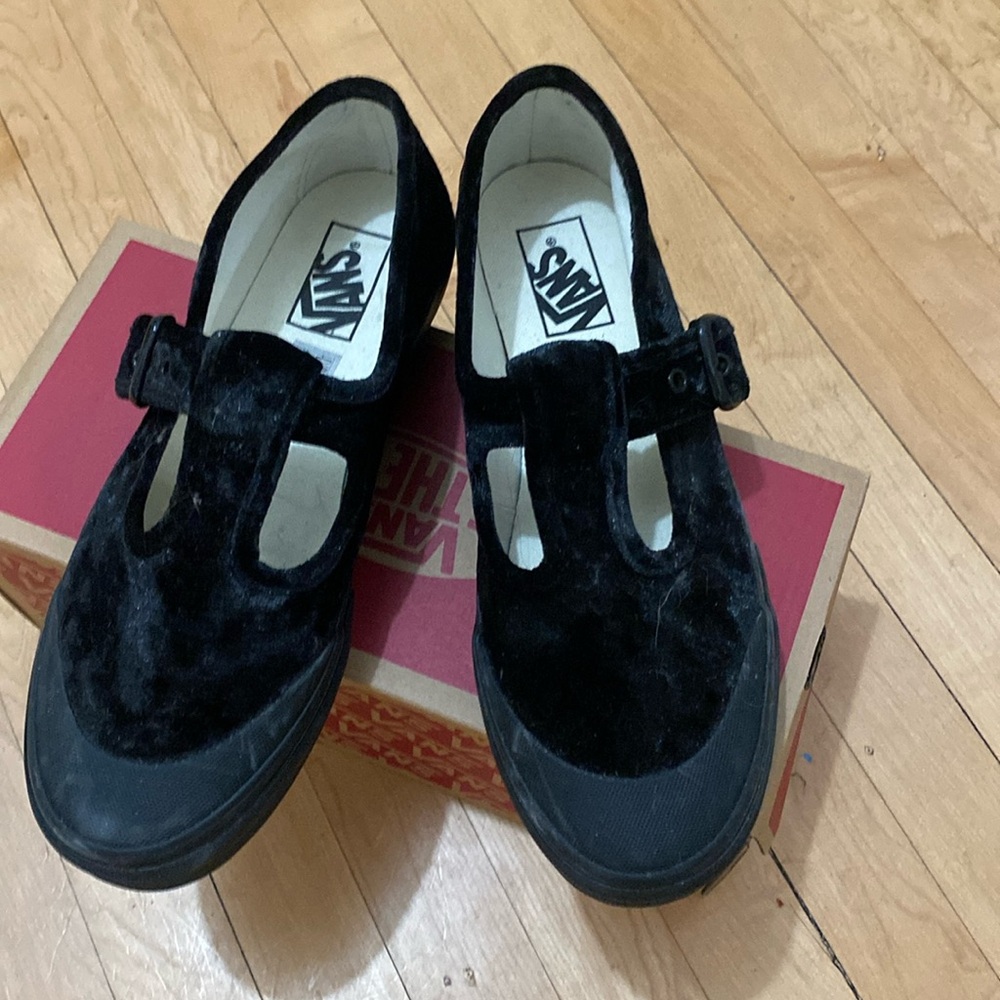 New retro Mary Hane Vans black velvet